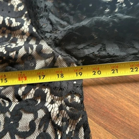 H & M Nude Black Lace Overlay Top size Medium with 3/4 sleeves - Picture 8 of 10